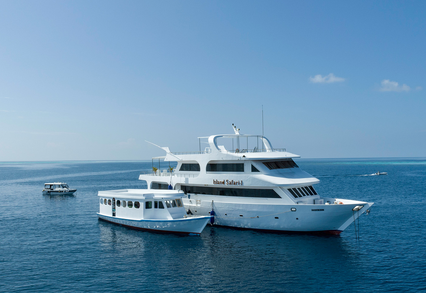 Island Safari — vessel photograph